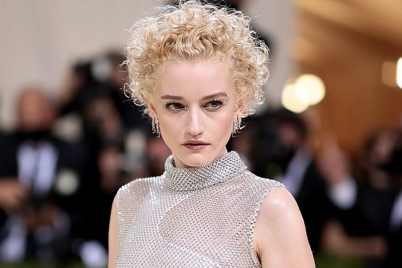 Julia Garner Net Worth A Deep Dive into Her Earnings, Career, and Financial Growth